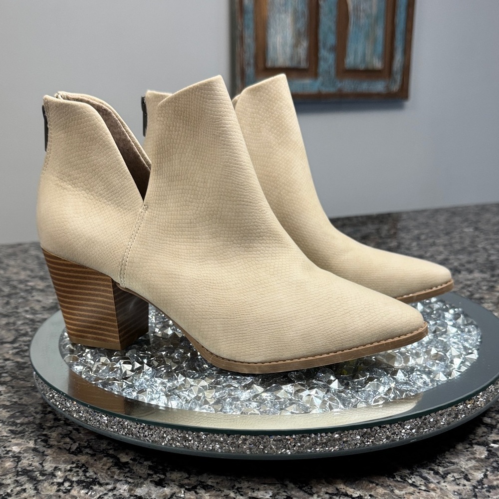 Sun + Stone Cream snake Ankle Booties NEW 8.5 Wide
